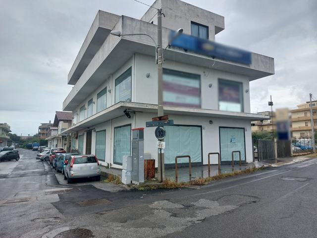 #2638725 Complesso commerciale su due piani in vendita - foto 1