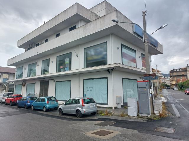 #2638725 Complesso commerciale su due piani in vendita - foto 3