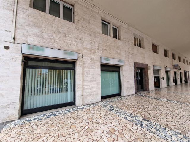 #22999 Ufficio al piano terra con archivio al seminterrato a reddito garantito in vendita - foto 16