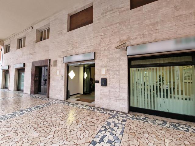 #22999 Ufficio al piano terra con archivio al seminterrato a reddito garantito in vendita - foto 14