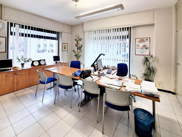 #22999 Ufficio al piano terra con archivio al seminterrato a reddito garantito in vendita - foto 2