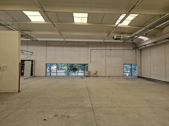 #25734 Capannone con uffici e corte esterna - Proprietà superficiaria in vendita - foto 13