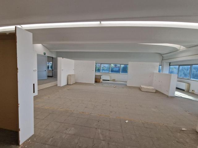 #25734 Capannone con uffici e corte esterna - Proprietà superficiaria in vendita - foto 2