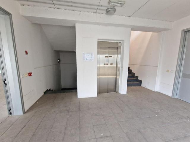 #25734 Capannone con uffici e corte esterna - Proprietà superficiaria in vendita - foto 10