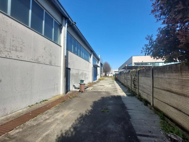 #2639020 Capannone con uffici e ampio piazzale in vendita - foto 4