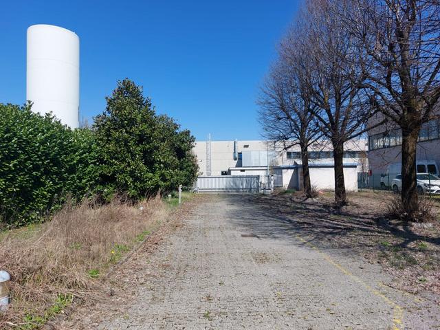 #2639020 Capannone con uffici e ampio piazzale in vendita - foto 12