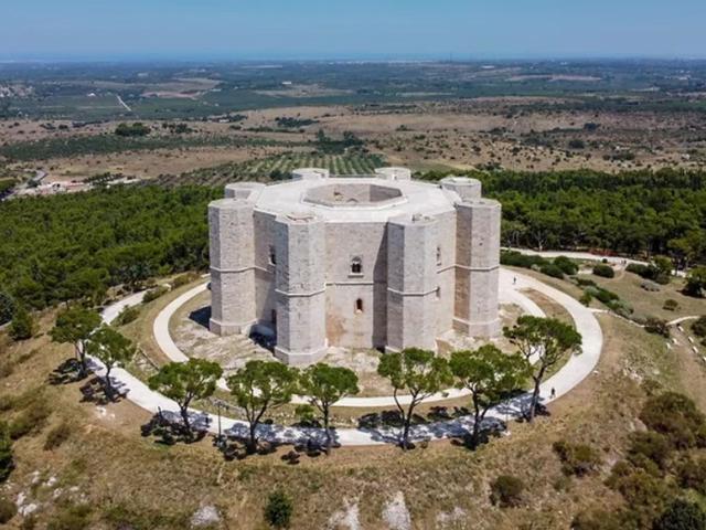 Campi sportivi in vendita