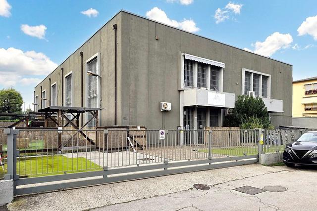 #24951 Porzione di capannone artigianale con corte in vendita - foto 1