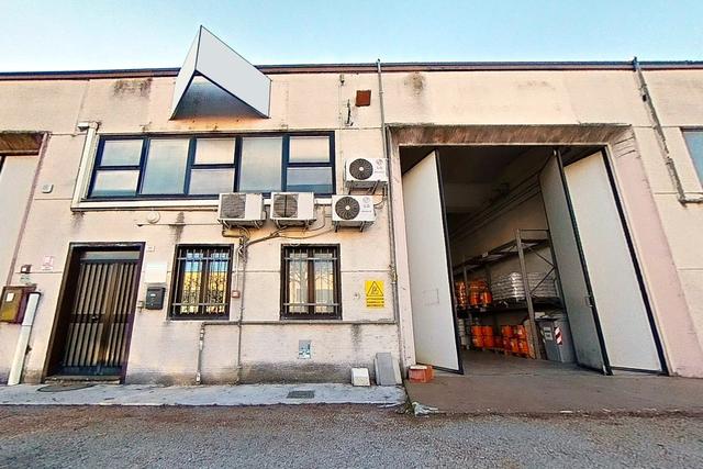 #2537987 Quota 1/2 di locale artigianale e area urbana in vendita - foto 2