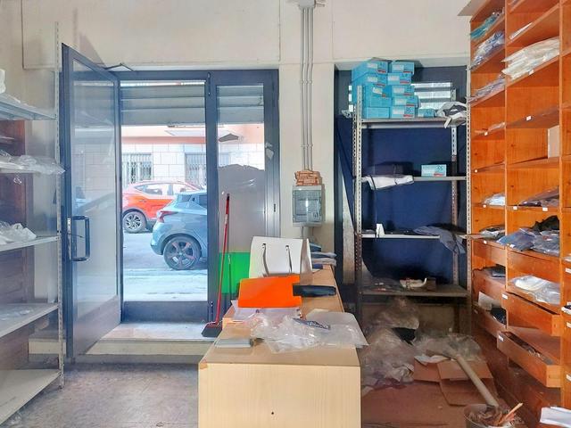 #20144 Negozio con magazzino in zona residenziale in vendita - foto 4
