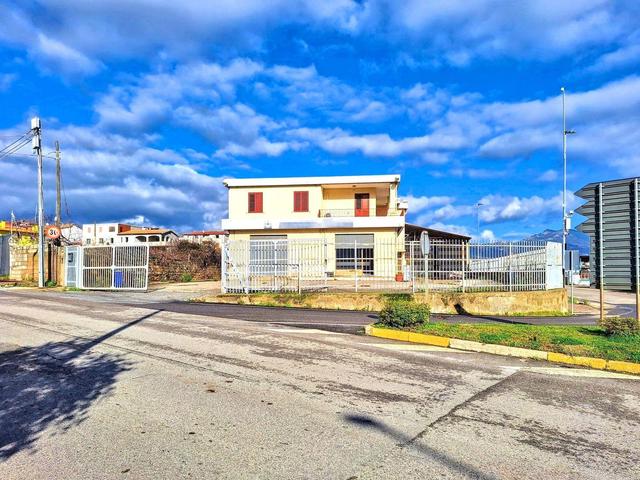 #25302 Fabbricato industriale con abitazione e impianto fotovoltaico in vendita - foto 2