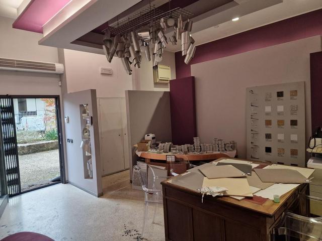 #24718 Laboratorio artigianale con corte in vendita - foto 17