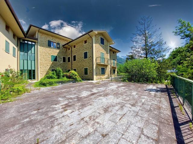 #21602 Fabbricato direzionale con residenza e servizi in vendita - foto 1