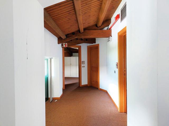 #21602 Fabbricato direzionale con residenza e servizi in vendita - foto 3