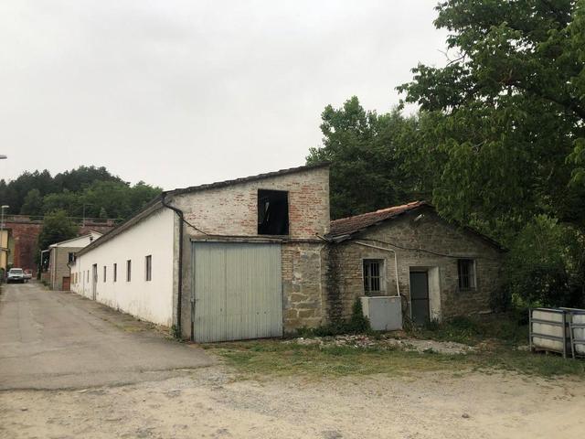 Magazzini in vendita