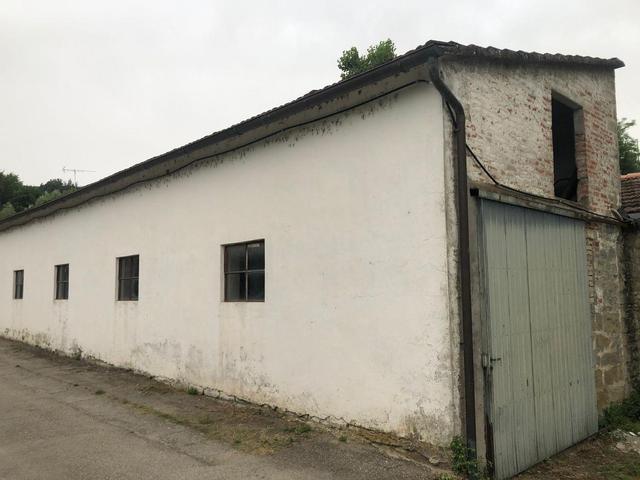 Magazzini in vendita