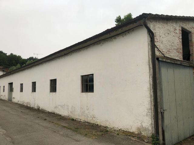 Magazzini in vendita