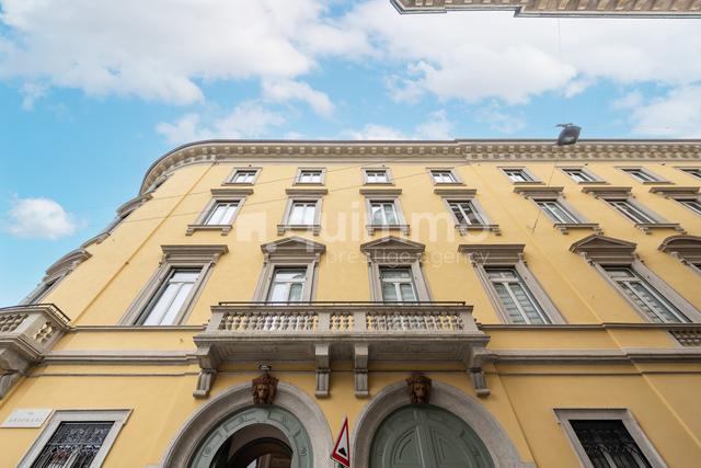 Grandi dimensioni in vendita