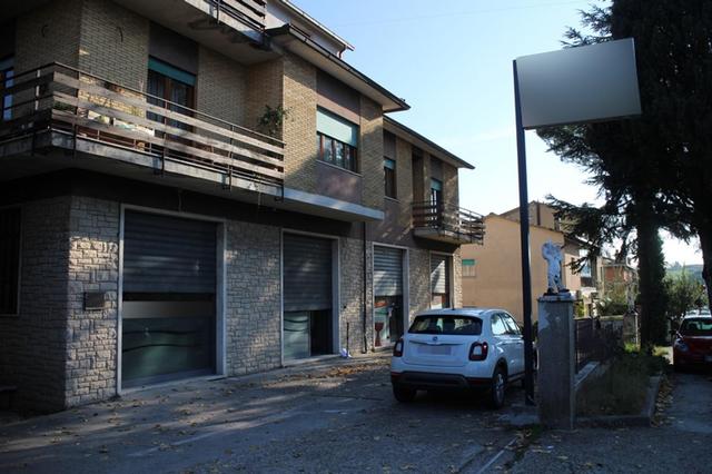#11751 Locale commerciale con zona ristoro al piano terra in vendita - foto 46