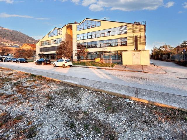 #22982 Locale commerciale con garage (sub 79) in vendita - foto 3