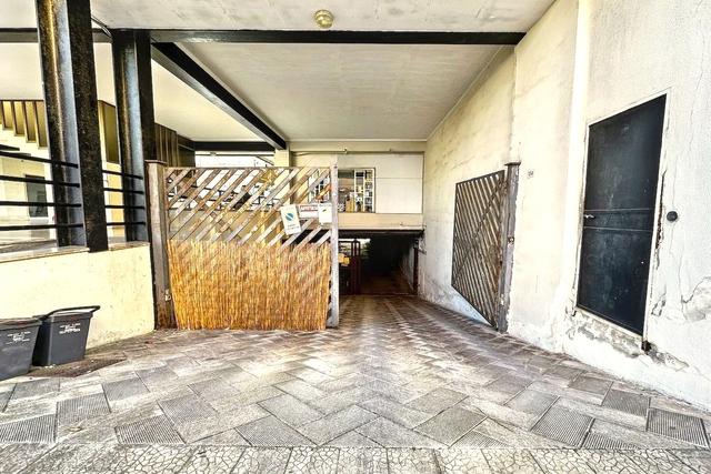 Magazzini in vendita