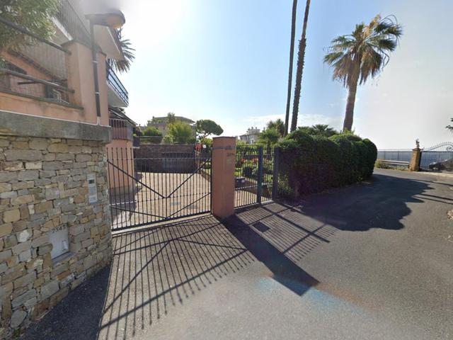 Garage in vendita