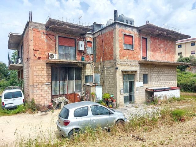 Magazzini in vendita
