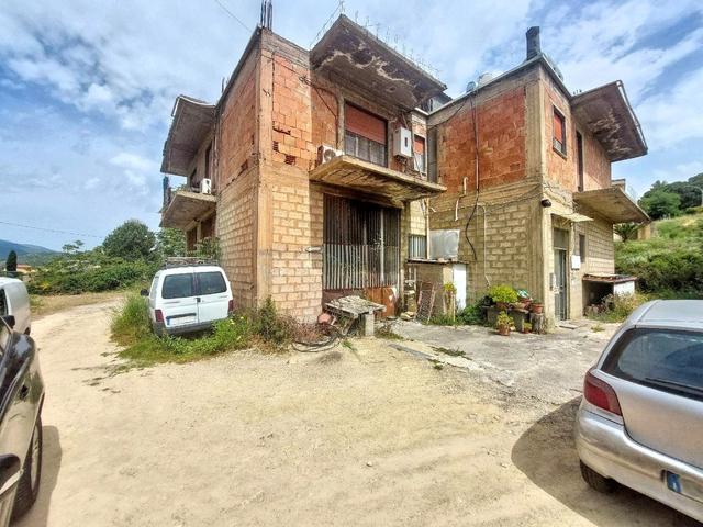 Magazzini in vendita