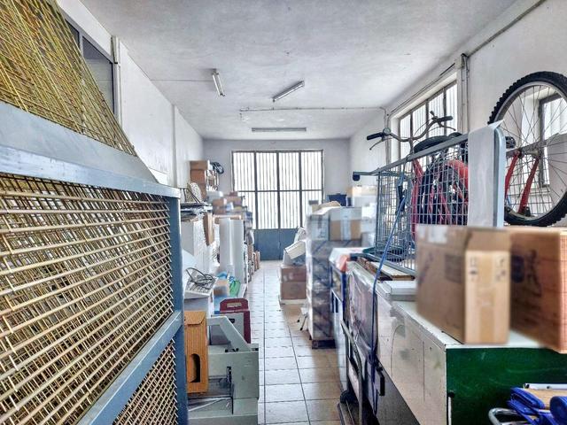 Magazzini in vendita