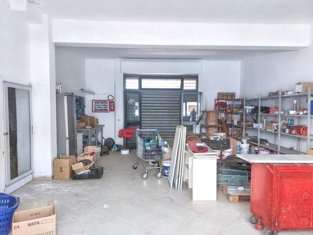 Negozi in vendita