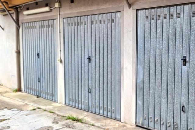 Garage in vendita