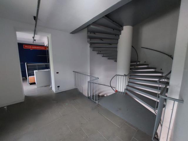 #2534008 Complesso commerciale con ampia area pertinenziale in vendita - foto 3