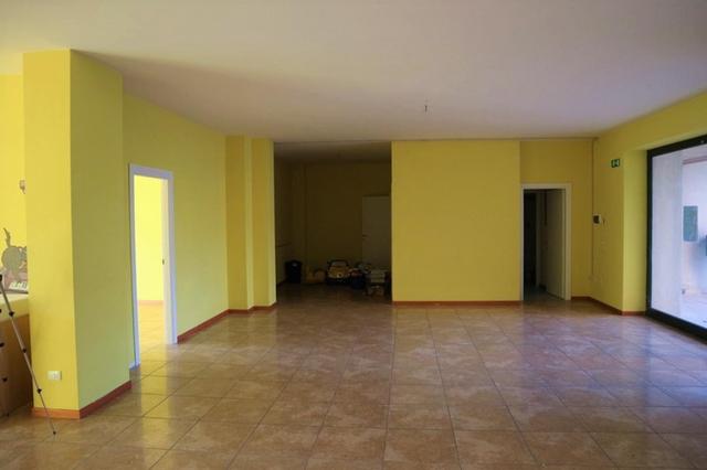 Complessi commerciali in vendita