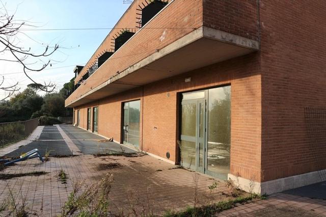 Complessi commerciali in vendita