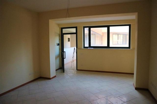 #14757 Negozi e uffici in edificio polifunzionale in vendita - foto 3