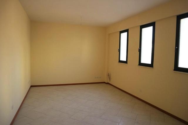 #14757 Negozi e uffici in edificio polifunzionale in vendita - foto 2