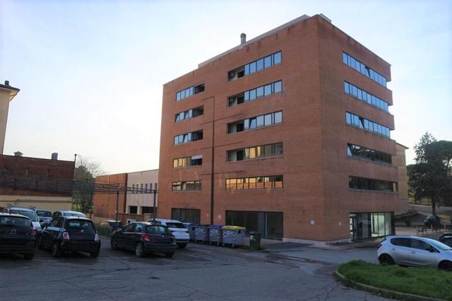Complessi commerciali in vendita