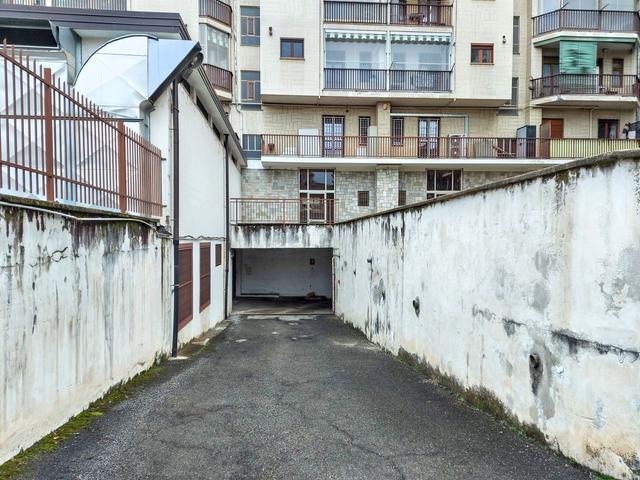 Magazzini in vendita