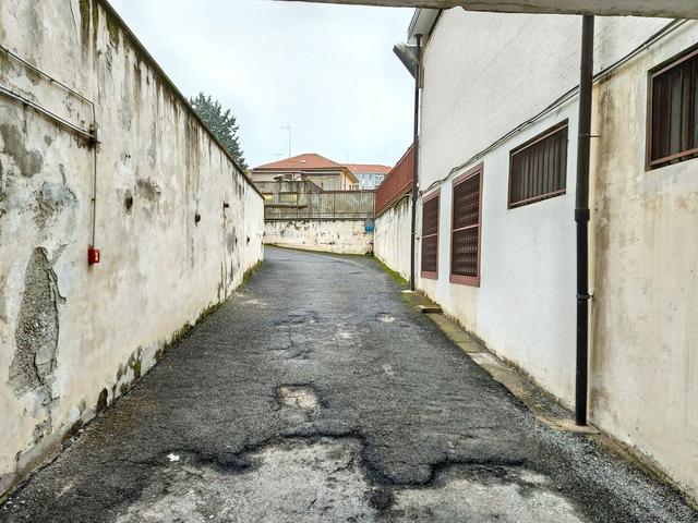 Magazzini in vendita