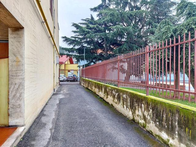 Magazzini in vendita