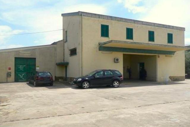 Magazzini in vendita