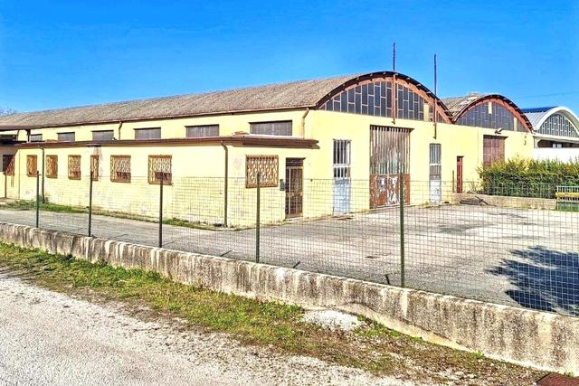 #2515104 Capannone artigianale e area urbana privata in vendita - foto 3