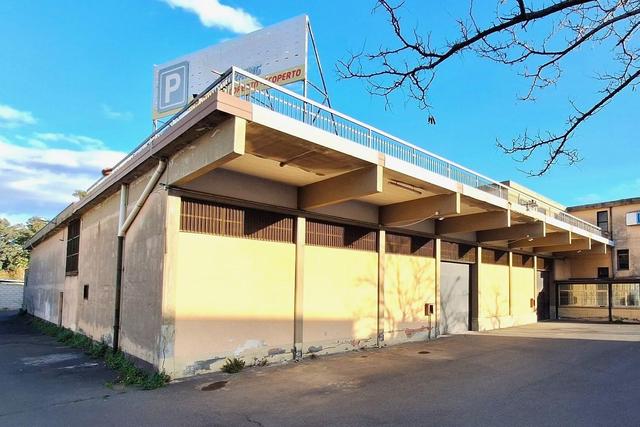 #23288 Capannone commerciale con area edificabile in vendita - foto 1