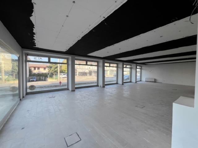 #2639200 Ampio negozio in zona residenziale in vendita - foto 2