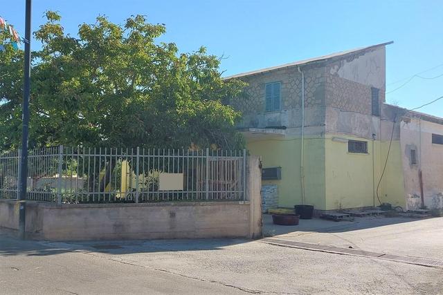 #21453 Complesso artigianale con cortile e pertinenze in vendita - foto 15