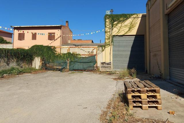 #21453 Complesso artigianale con cortile e pertinenze in vendita - foto 6
