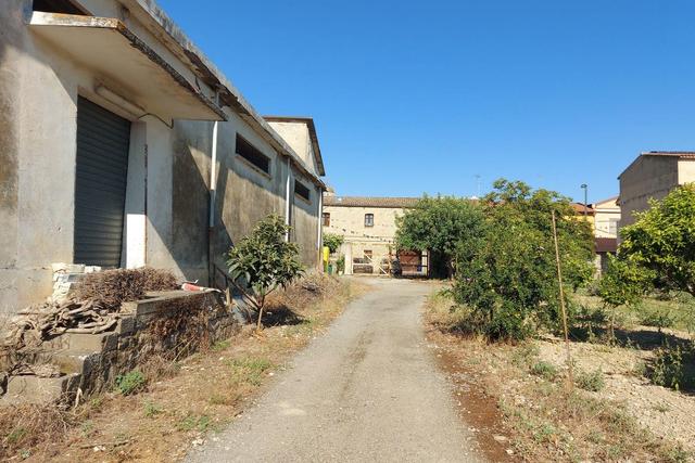 #21453 Complesso artigianale con cortile e pertinenze in vendita - foto 14