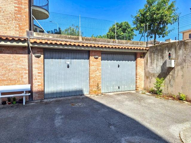Garage in vendita