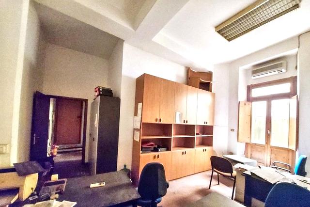 #25689 Ufficio piano terra in palazzina centrale in vendita - foto 1