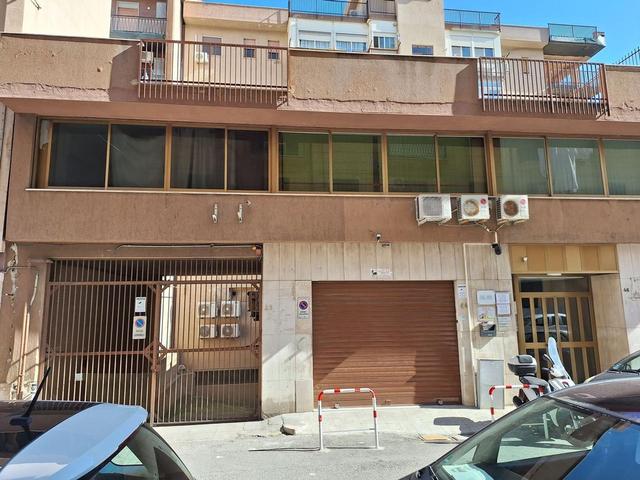 #25600 Ufficio al piano ammezzato in vendita - foto 1
